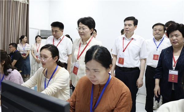 秦凤玉巡视2025年高考工作