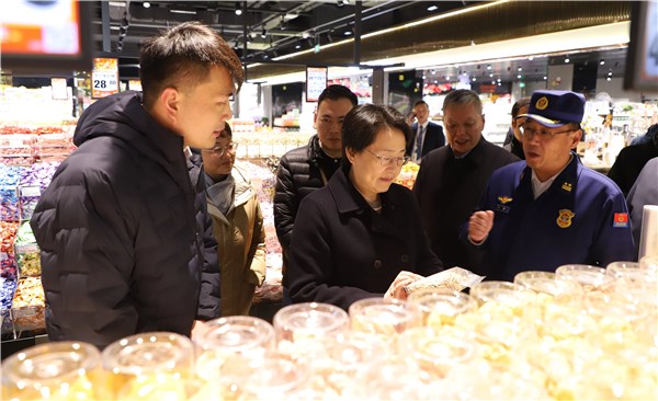 秦凤玉调研假期安全生产、市场消费和项目建设等工作